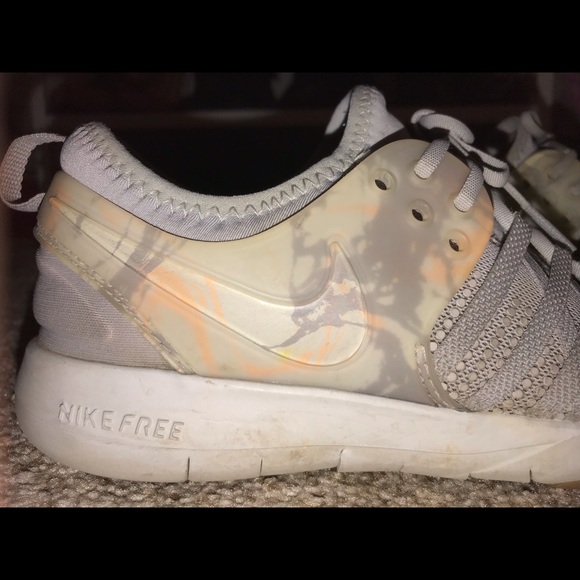Nike Frees - Picture 3 of 6